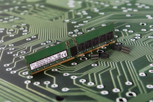 SK하이닉스가 개발한 2세대 10나노급(1y) DDR5 D램. /사진=머니투데이 DB