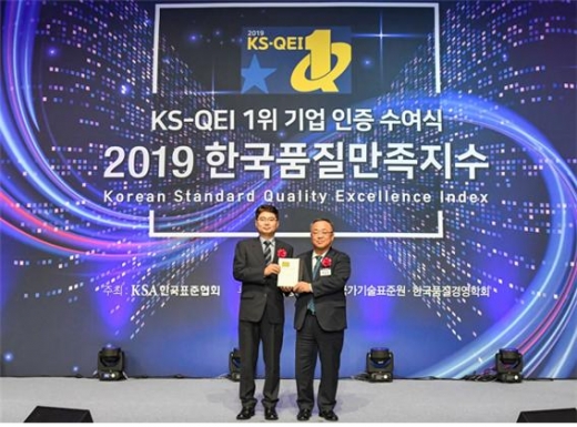 한국타이어앤테크놀로지가 11년 연속 한국품질만족지수 1위를 수상했다고 4일 밝혔다./사진=한국타이어 