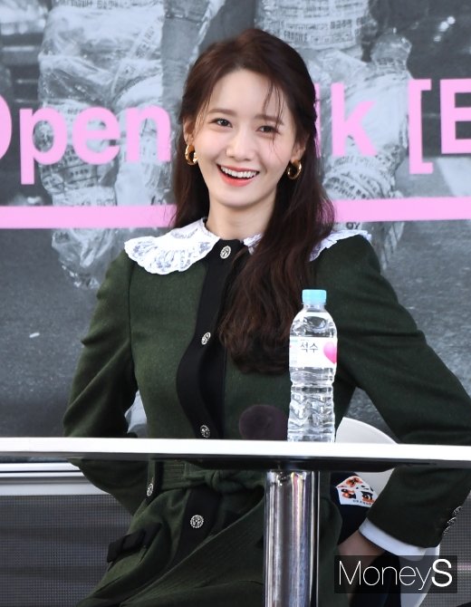 [머니S포토] 윤아 '사랑스러운 꽃사슴 미소'