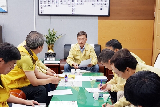 4일 김포시가 아프리카돼지열병 확산 방지 대책마련을 위해 논의하고 있다. /  사진제공=김포시