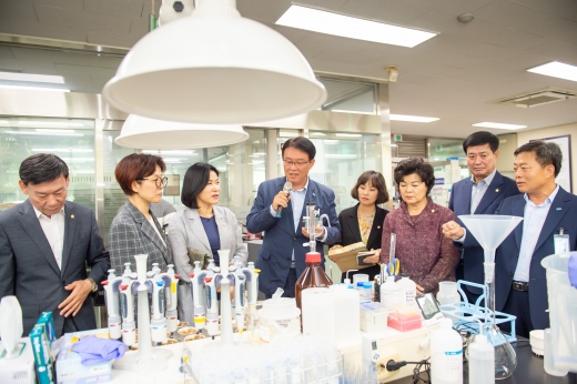 [머니S포토] 용인시의회 경제환경위원회, 농업기술센터 방문