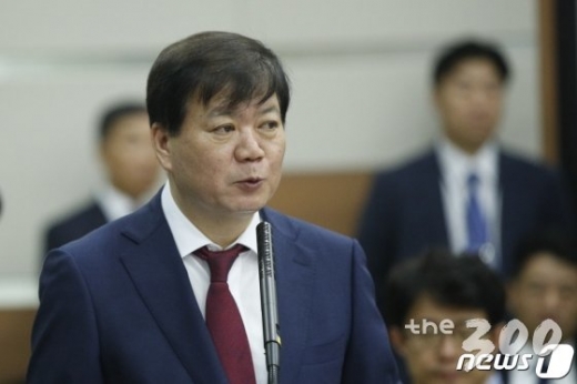 배성범 서울중앙지검장이 7일 오전 서울 서초구 고등검찰청에서 열린 국회 법제사법위원회의 서울고검 및 서울중앙지검, 서울동·남·북·서부지검, 의정부·인천·수원·춘천지검에 대한 국정감사에서 인사말을 하고 있다. /사진=뉴스1