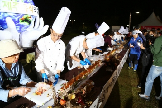 [머니S포토] 제주음식박람회, '맛있는' 대형 샌드위치