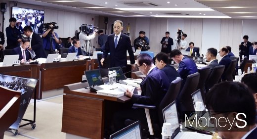 [머니S포토] 납품 비리 도마에 오른 국감