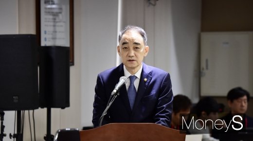 [머니S포토] 업무보고하는 왕정홍 방위사업청장