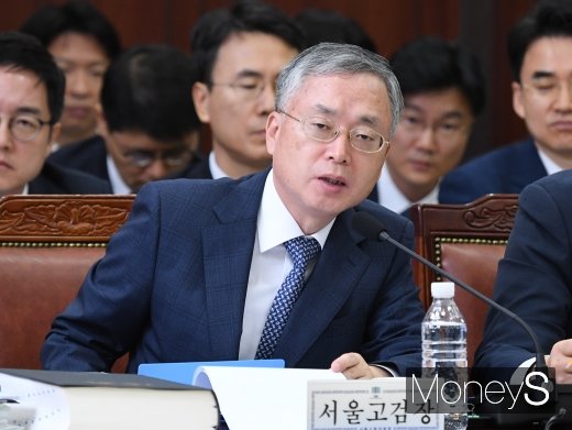 [머니S포토] 답변하는 김영대 서울고검장