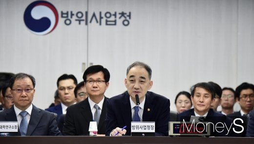 [머니S포토] 방사청 국정감사, 답변하는 왕정홍 청장