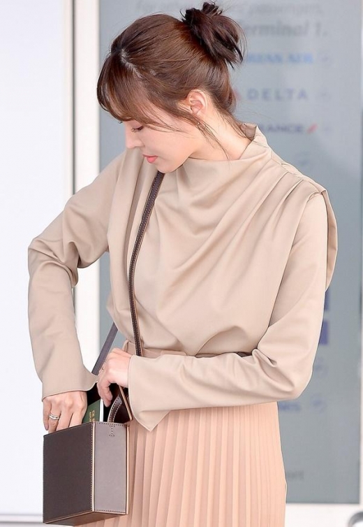 [★공항패션] 김소연, 세젤예 '가을의 여신'