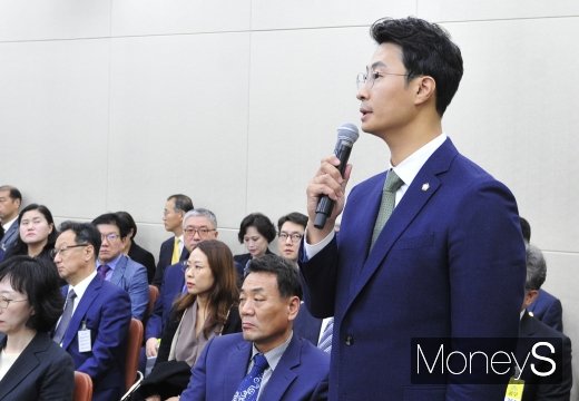 [머니S포토] 인보사 관련 증언하는 엄태섭 변호사