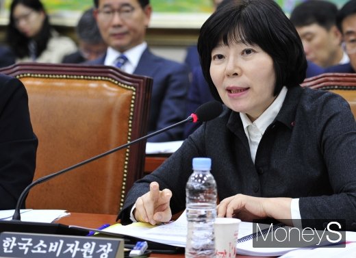 [머니S포토] 답변하는 이희숙 한국소비자원 원장