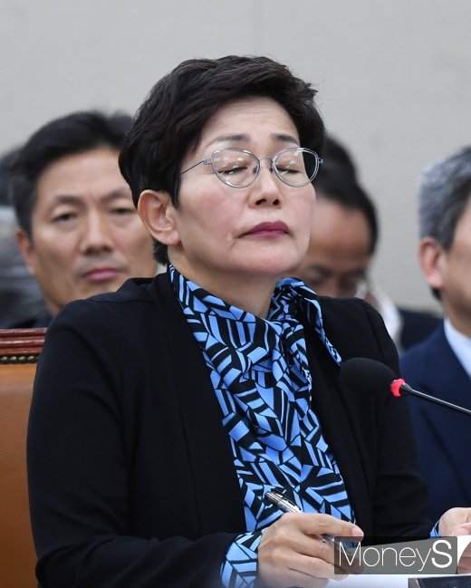 [머니S포토] 생각에 잠긴 김혜정 이사장