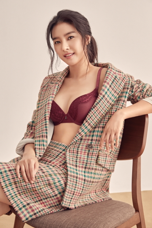 올 가을 트렌드컬러 활용한 패션뷰티 아이템