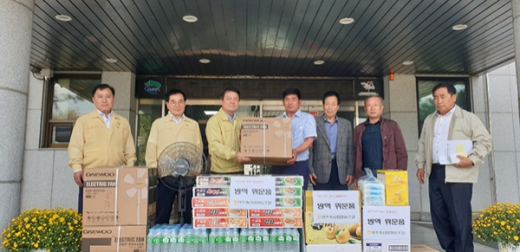 양주축협·의정부농협 시지부, ASF 방역 초소 근무자 위문품 전달. / 사진제공=양주축협·의정부농협 시지부