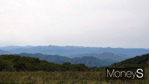 곰배령에서 바라본 풍경. /사진=박성기 여행 칼럼니스트