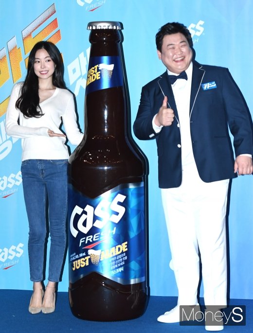 [머니S포토] 손나은·김준현 '맥주 CF모델 됐어요'