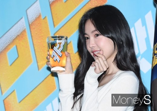[머니S포토] 에이핑크 손나은 '러블리한 하트'