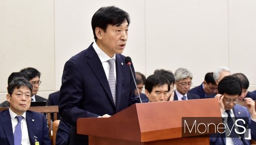 [머니S포토] 2019 국감, 업무보고하는 이주열 총재