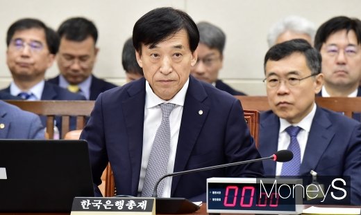 [머니S포토] 2019 의원 질의 경청하는 이주열 총재