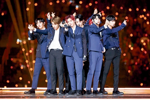 2018 마마 in 일본에 출연한 워너원_사진제공=CJ ENM