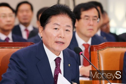 [머니S포토] 공익형 지불제 설명하는 김병원 농협중앙회장