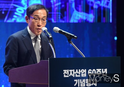 [머니S포토] 전자산업 60주년 개회사하는 김기남 KEA 회장