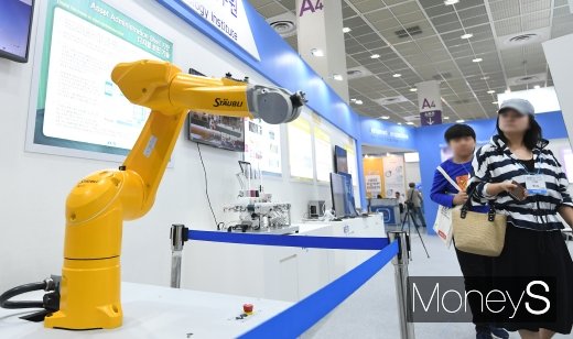 [머니S포토] '전자사업의 미래를 엿보다'