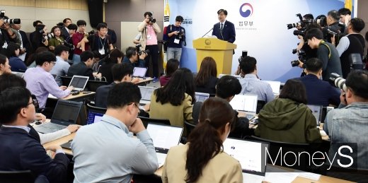 [머니S포토] 조국 장관 검찰개혁 추진에 관심 집중