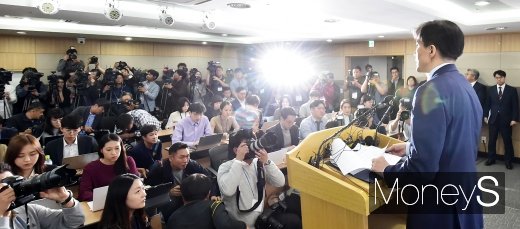 [머니S포토] 조국 장관 브리핑 현장, 검찰개혁에 쏘린 이목