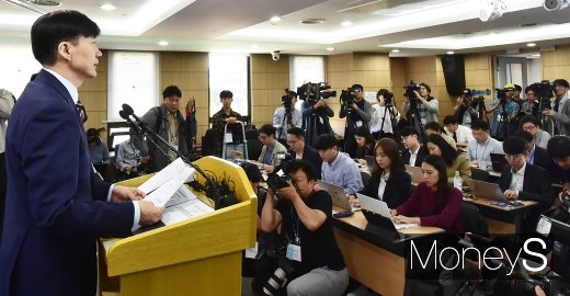 [머니S포토] 조국 장관, 