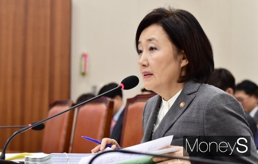 [머니S포토] 2019 중기부 국감, 답변하는 박영선 장관