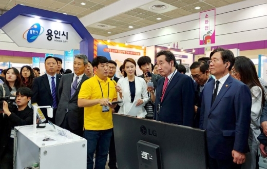 이낙연 국무총리 티엠아이텍 부스 방문. / 이하 사진제공=용인시