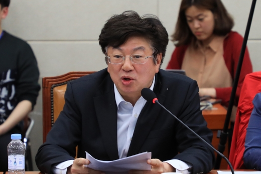이종구 자유한국당 의원이 국감장에서 욕설을 해 파문이 확산되고 있다. /사진=뉴스1