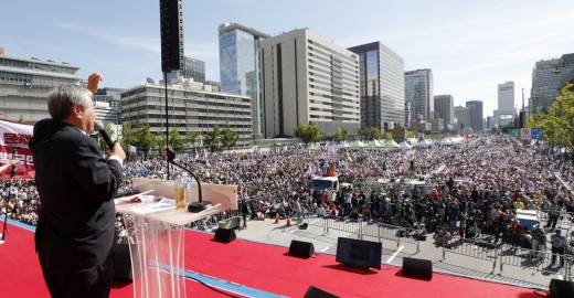 전광훈 목사가 9일 서울 광화문 집회에서 참여자들을 독려하고 있다. /사진=뉴시스