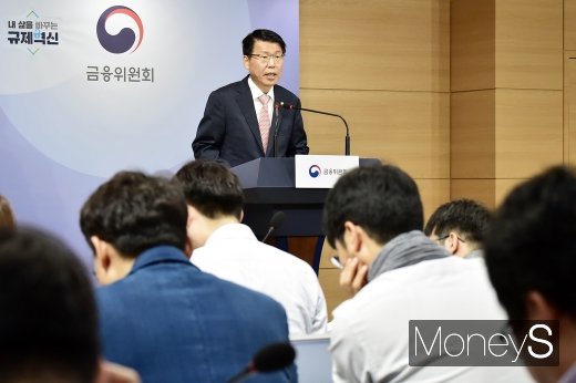 [머니S포토] 은성수 위원장, 