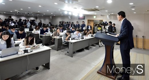 [머니S포토] 취임 한달 맞이한 은성수 금융위원장