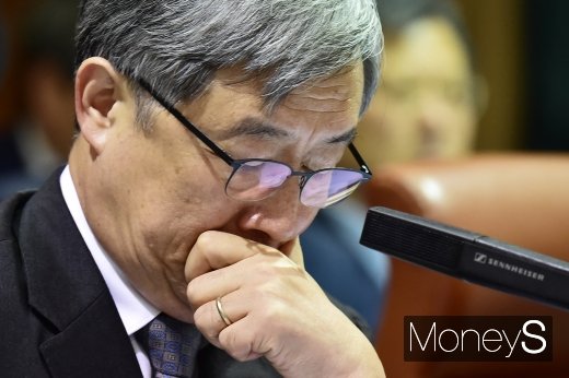 [머니S포토] 생각에 잠긴 최재형 감사원장