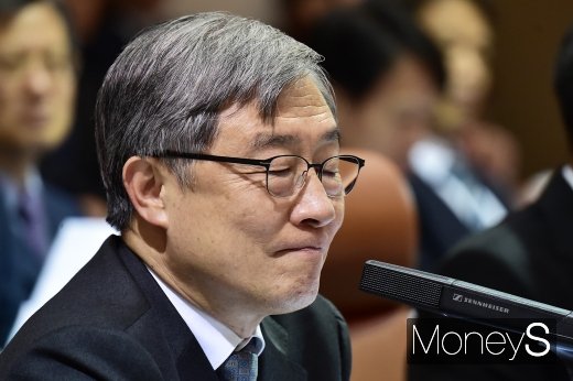 [머니S포토] 눈 감은 최재형 원장