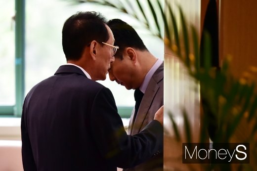 [머니S포토] 2019 법사위 국감, 대화? 논쟁?