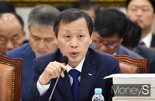 [머니S포토] 답변하는 박승기 환경해양공단 이사장