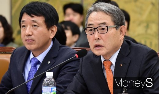 [머니S포토] 직원 해외원정도박 논란에 답하는 유태열 GKL 대표