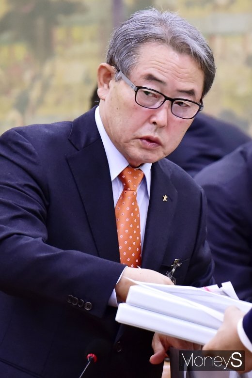 [머니S포토] 국감서 경영능력 의문 제기된 유태열 GKL 대표이사