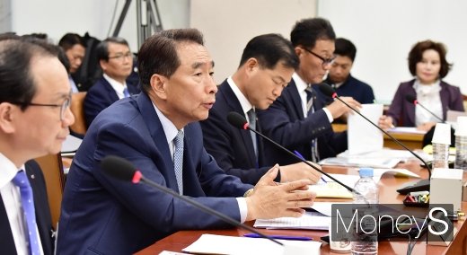[머니S포토] 태풍 속 귀가 논란 관련 답하는 이강래 사장