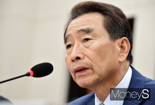 [머니S포토] 2019 국토위 국감, 질의 답하는 도로공사 사장