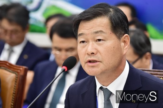 [머니S포토] 국토위 국감, 답변하는 권병윤 TS 이사장