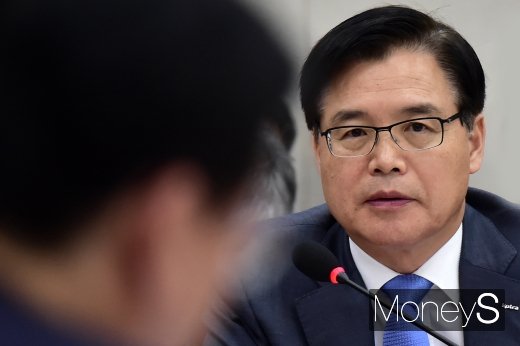 [머니S포토] 산자위 국감, 질의 경청하는 코트라 사장