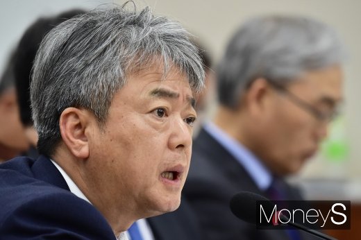 [머니S포토] 답변하는 이인호 무보 사장