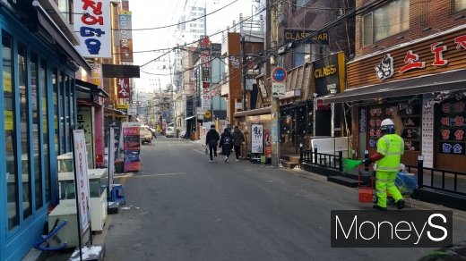 건대입구역 상권. /사진=김창성 기자