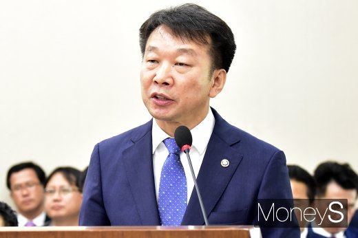 [머니S포토] 국정감사 받는 정무경 조달청장