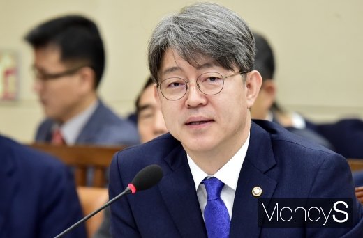 [머니S포토] 강신욱 통계청장 