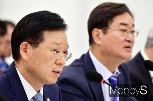 [머니S포토] 농해수위 국감, 답변하는 조현배 해경 청장